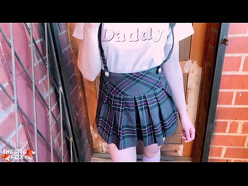 ❤️ 女學生深深地吸吮她的雞巴並亂搞而不是上課。 ☑ 色情 在我們 ❌️